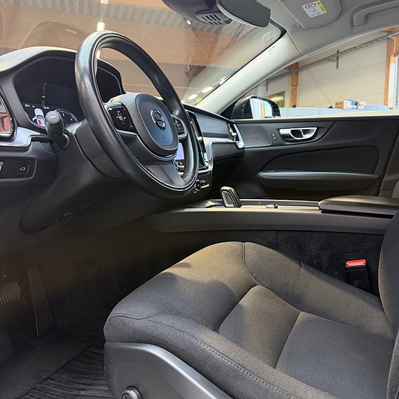 Volvo V60 Cross Country 9 of 14