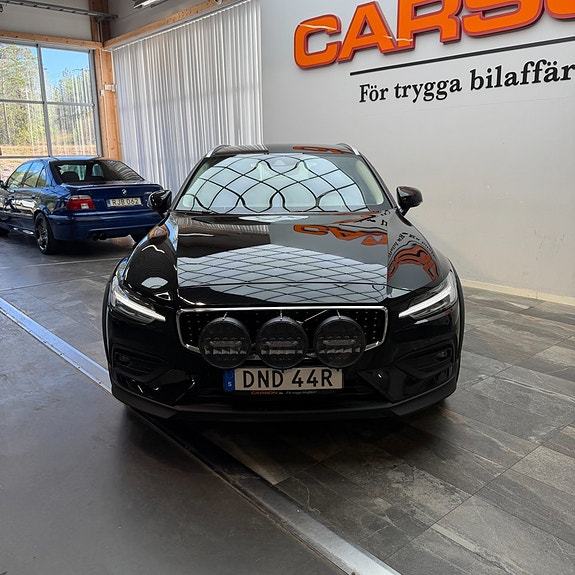 Volvo V60 Cross Country 6 of 14