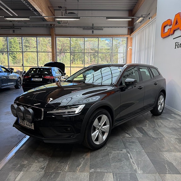 Volvo V60 Cross Country 5 of 14