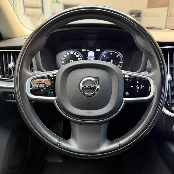 Volvo V60 Cross Country 11 of 14