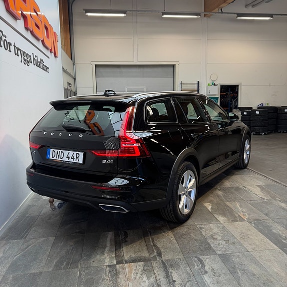 Volvo V60 Cross Country 4 of 14
