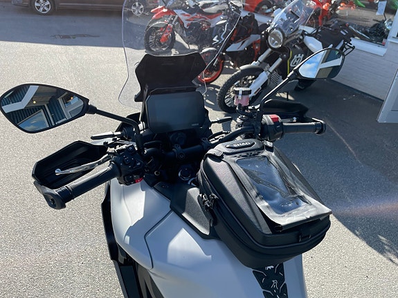Yamaha Tracer 9 GT Dominator helssytem medföljer 5 of 9
