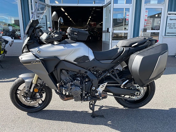 Yamaha Tracer 9 GT Dominator helssytem medföljer