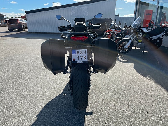 Yamaha Tracer 9 GT Dominator helssytem medföljer 6 of 9