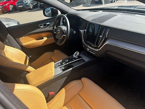 Volvo XC60 4 of 5