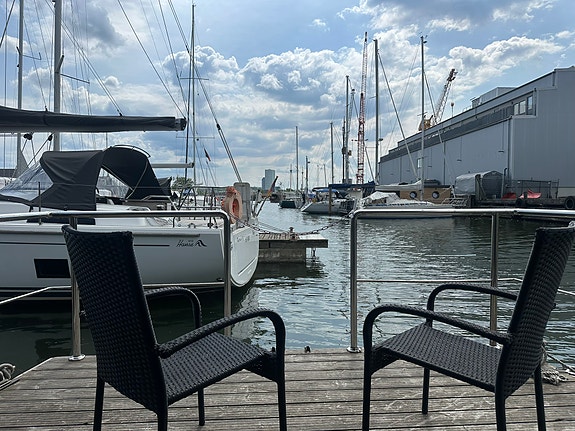 La Mare husbåt, modernt boende direkt på vattnet 8 of 8