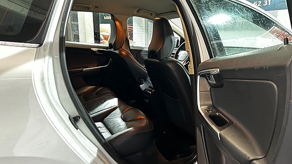 Volvo XC60 8 of 11