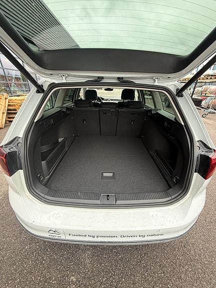 Volkswagen Passat Alltrack 5 of 8