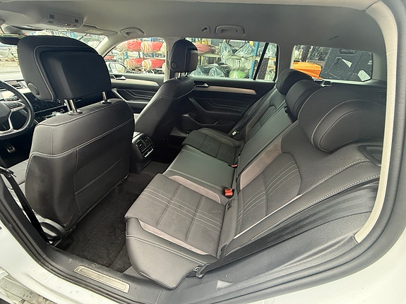 Volkswagen Passat Alltrack 4 of 8