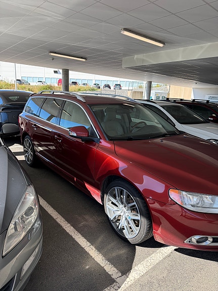 Volvo V70 3 of 6