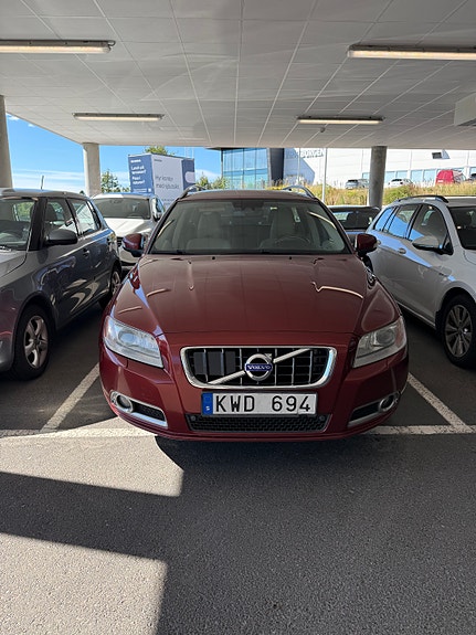 Volvo V70 2 of 6