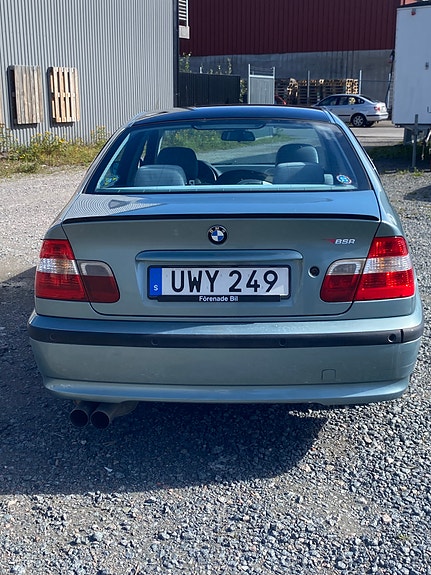 BMW 320i 4 of 5