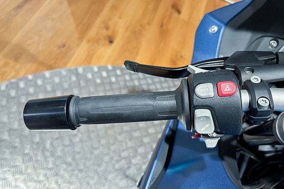 BMW F 800 GT |Safety pack |Puig hög vindruta|Toppbox|Sidoväskor| 11 of 12