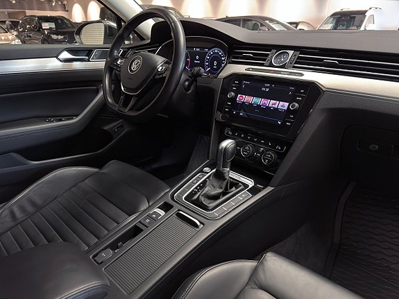 Volkswagen Passat 15 of 18