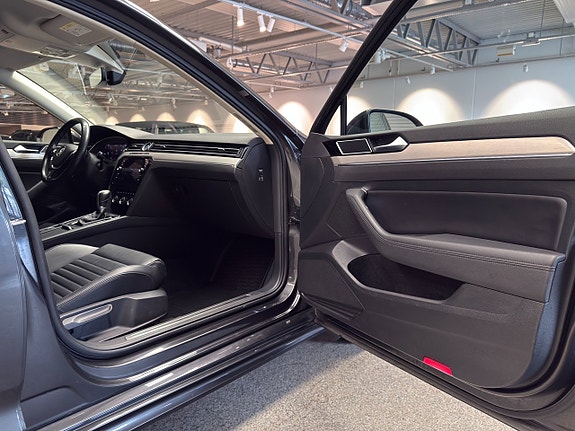 Volkswagen Passat 13 of 18