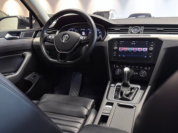 Volkswagen Passat 17 of 18