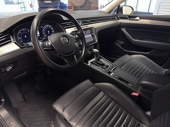 Volkswagen Passat 9 of 18