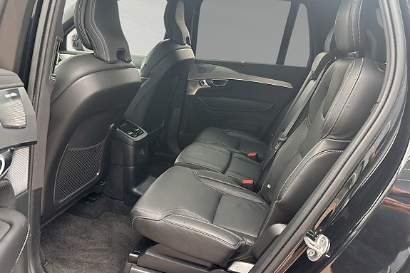 Volvo XC90 8 of 17