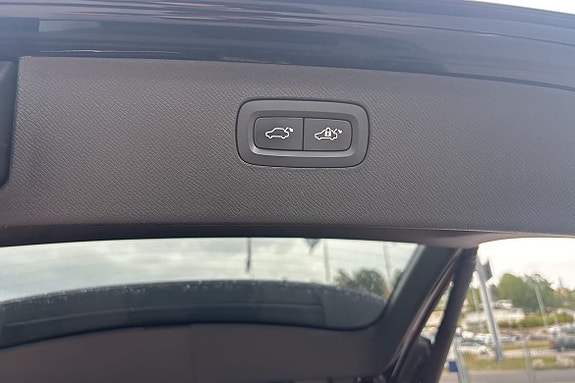 Volvo XC90 13 of 17