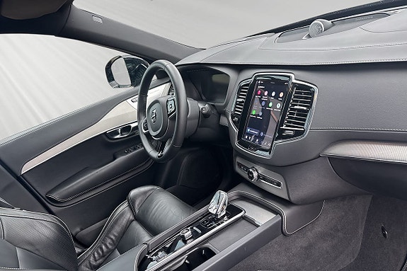 Volvo XC90 10 of 17