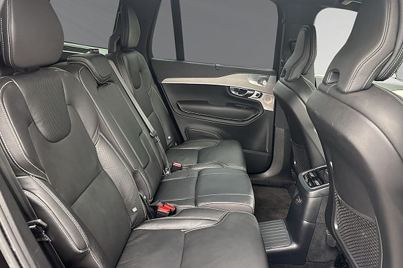 Volvo XC90 11 of 17
