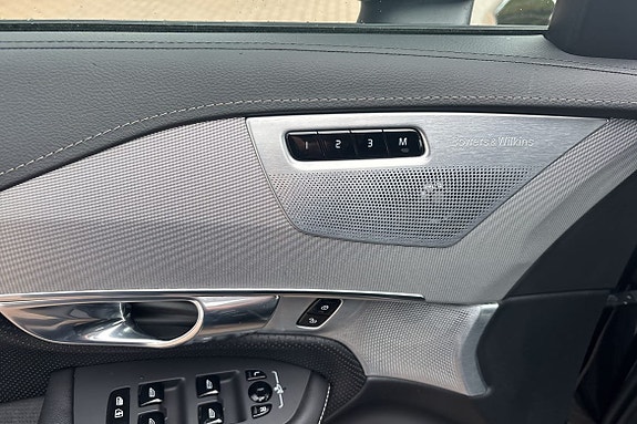 Volvo XC90 15 of 17