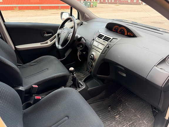 Toyota Yaris 6 of 6