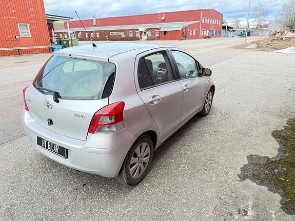 Toyota Yaris 4 of 6