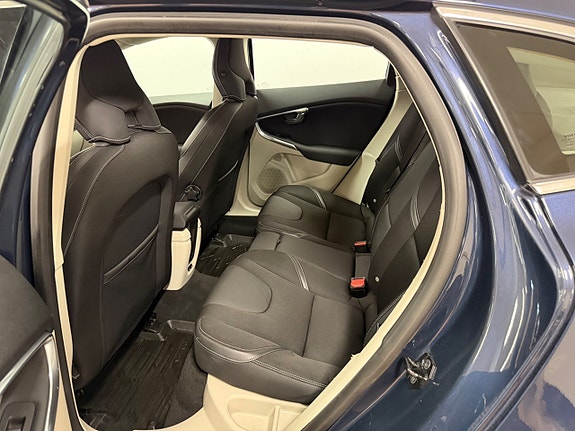 Volvo V40 15 of 18