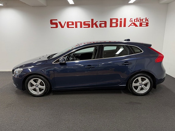 Volvo V40 2 of 18