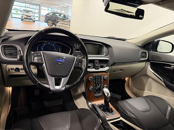 Volvo V40 13 of 18