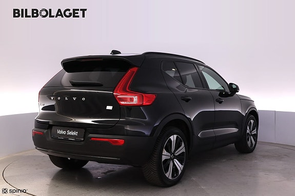 Volvo XC40 3 of 19