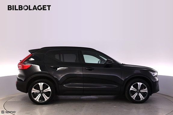 Volvo XC40 2 of 19
