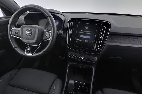 Volvo XC40 8 of 19