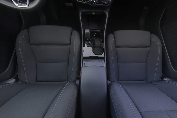 Volvo XC40 9 of 19