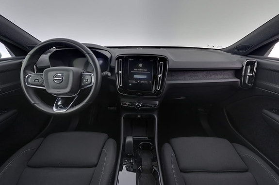 Volvo XC40 7 of 19