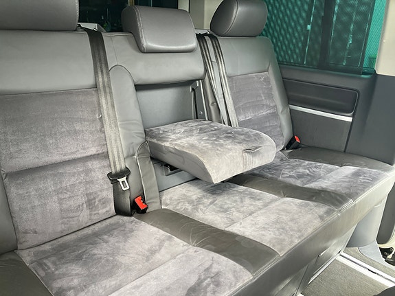 Volkswagen Multivan 7 of 12