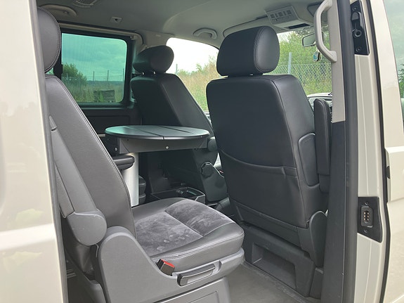 Volkswagen Multivan 4 of 12
