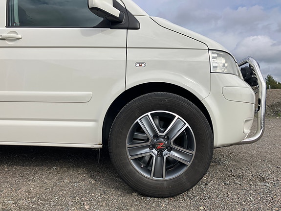 Volkswagen Multivan 8 of 12