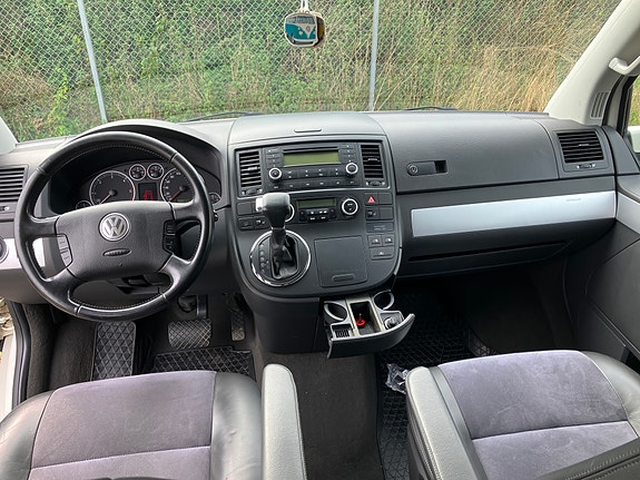 Volkswagen Multivan 5 of 12