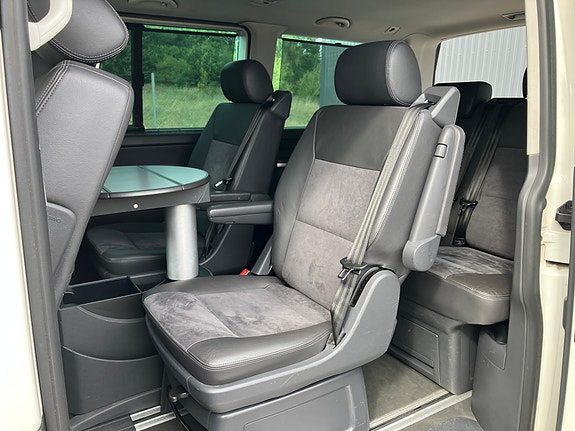 Volkswagen Multivan 2 of 12