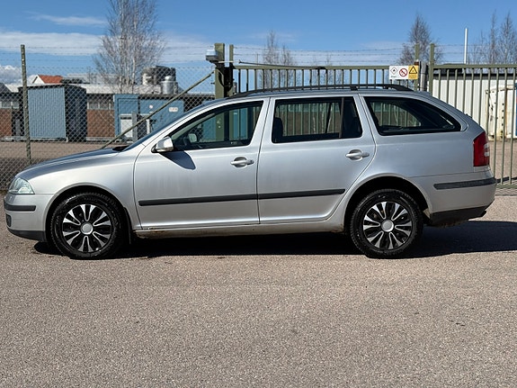 Skoda Octavia 2 of 5