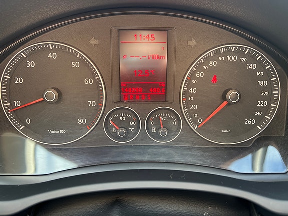 Volkswagen Golf V 2 of 5