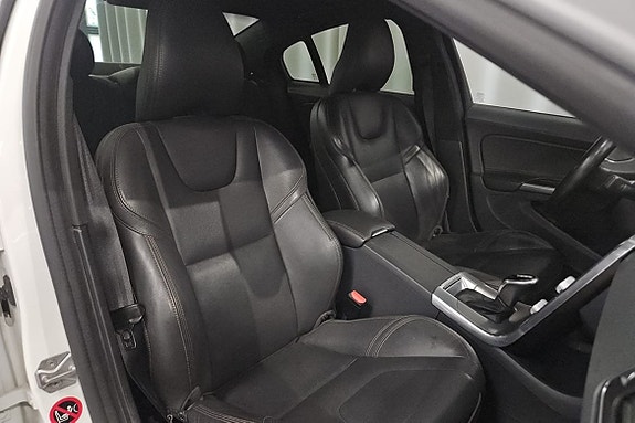 Volvo S60 Cross Country 7 of 13