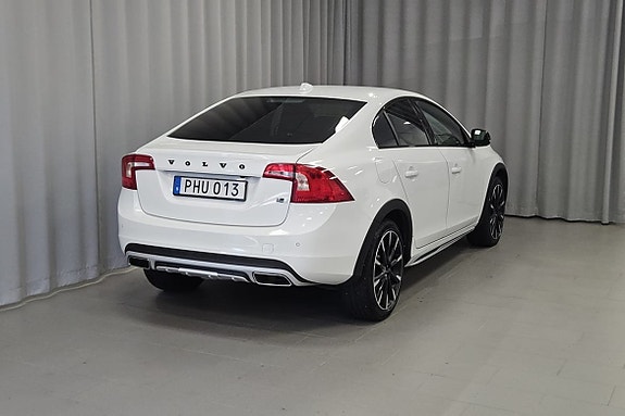 Volvo S60 Cross Country 3 of 13