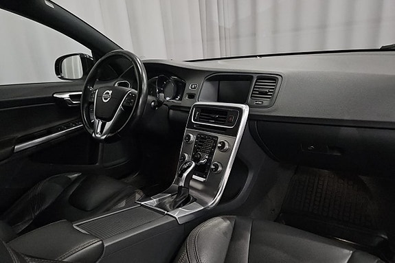 Volvo S60 Cross Country 8 of 13