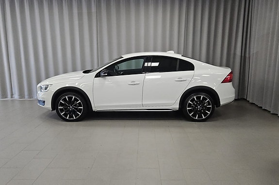 Volvo S60 Cross Country 2 of 13