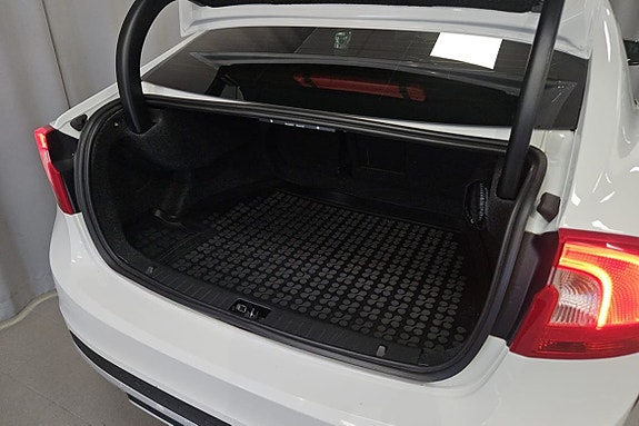 Volvo S60 Cross Country 10 of 13