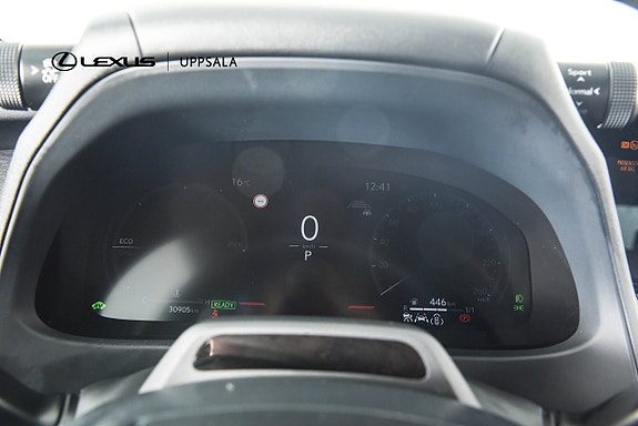 Lexus UX300h 14 of 15