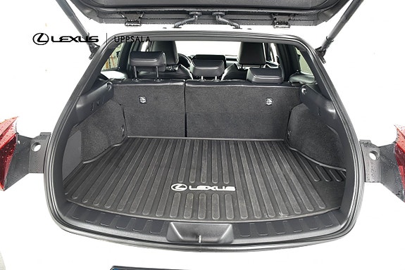 Lexus UX300h 7 of 15